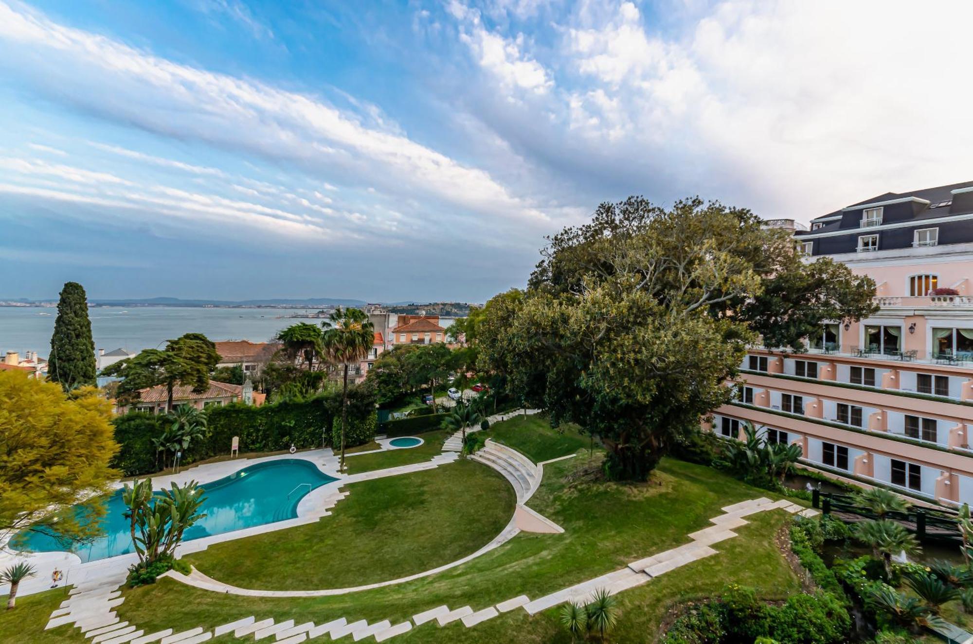 Olissippo Lapa Palace - The Leading Hotels Of The World Lisbon Exterior photo