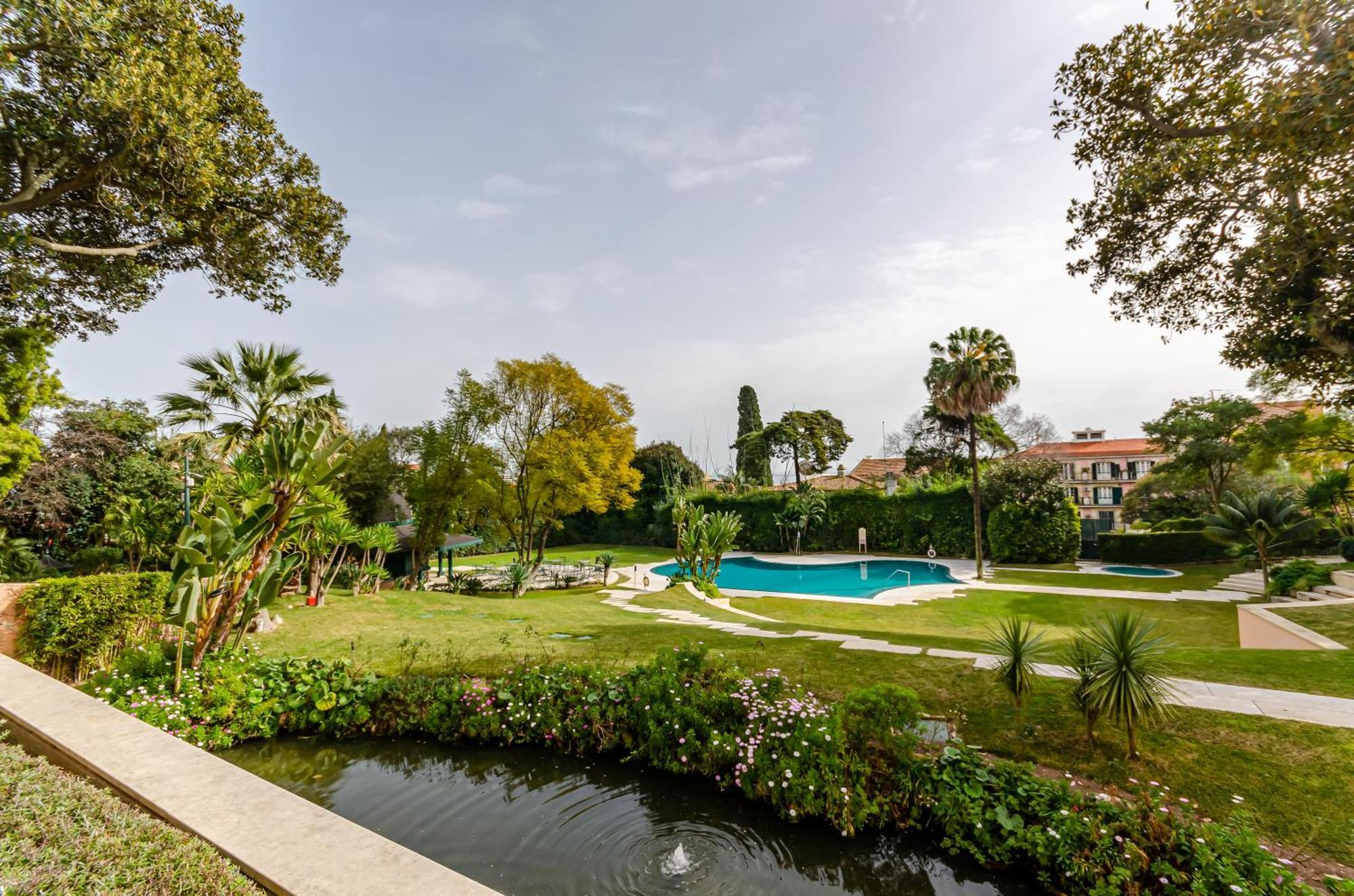 Olissippo Lapa Palace - The Leading Hotels Of The World Lisbon Exterior photo